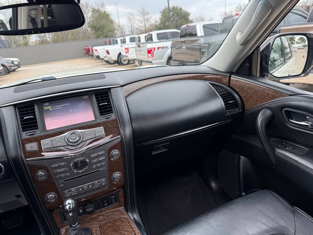 INFINITI QX80 Vehicle Full-screen Gallery Image 22