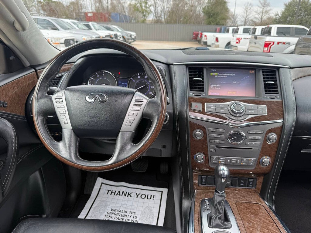INFINITI QX80 Vehicle Full-screen Gallery Image 23