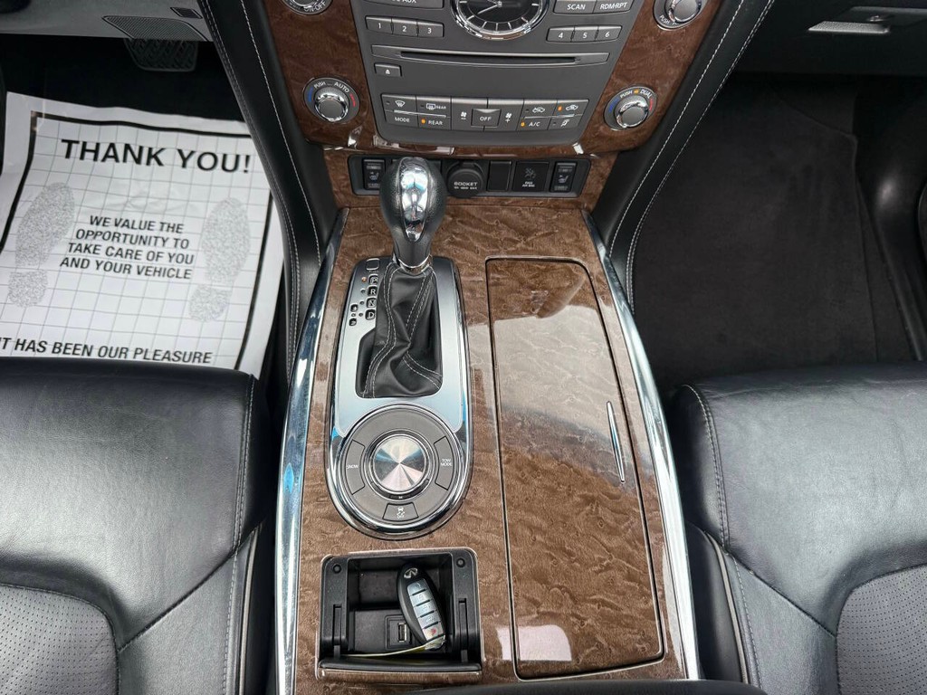 INFINITI QX80 Vehicle Full-screen Gallery Image 31