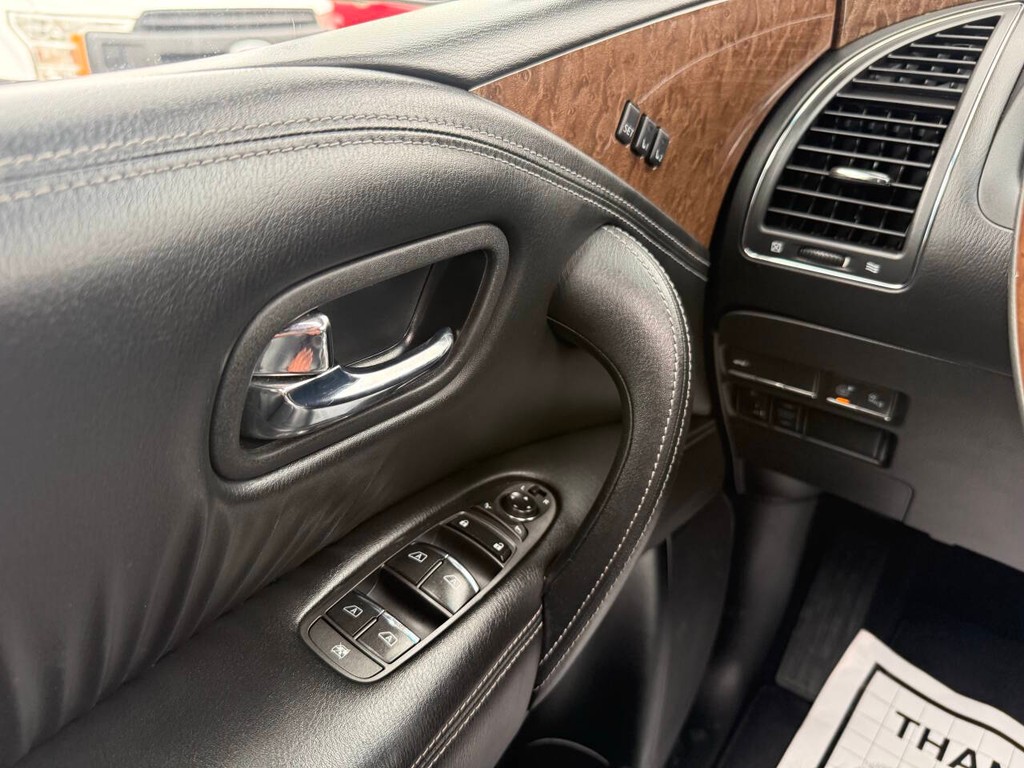 INFINITI QX80 Vehicle Full-screen Gallery Image 33