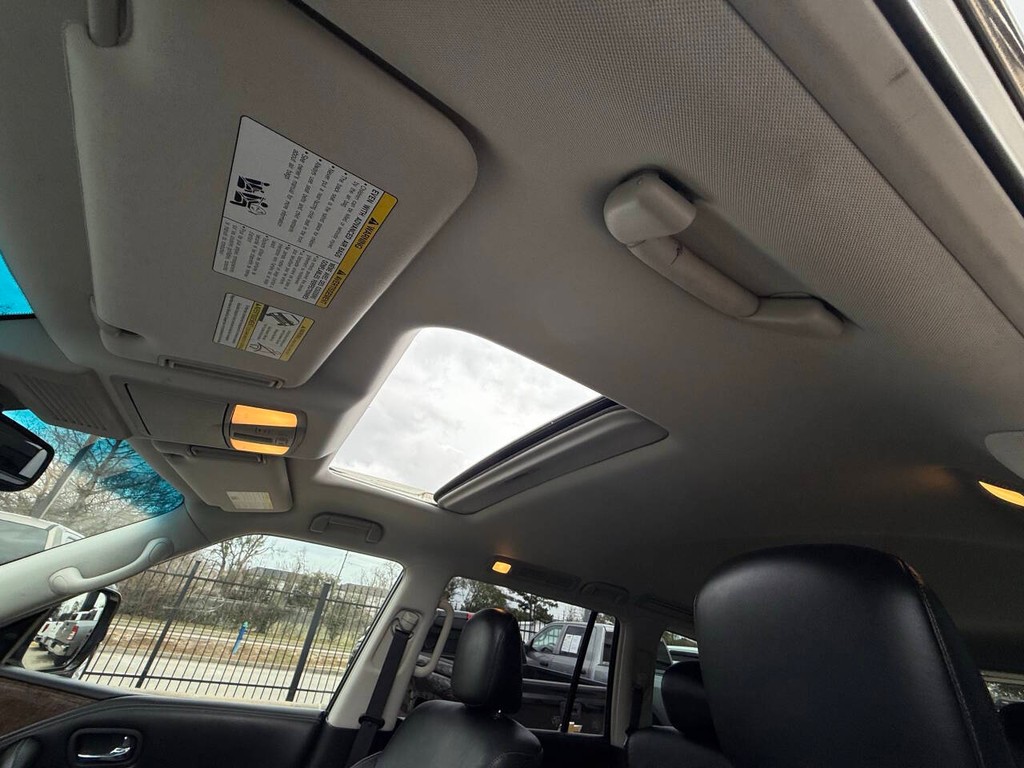 INFINITI QX80 Vehicle Full-screen Gallery Image 34