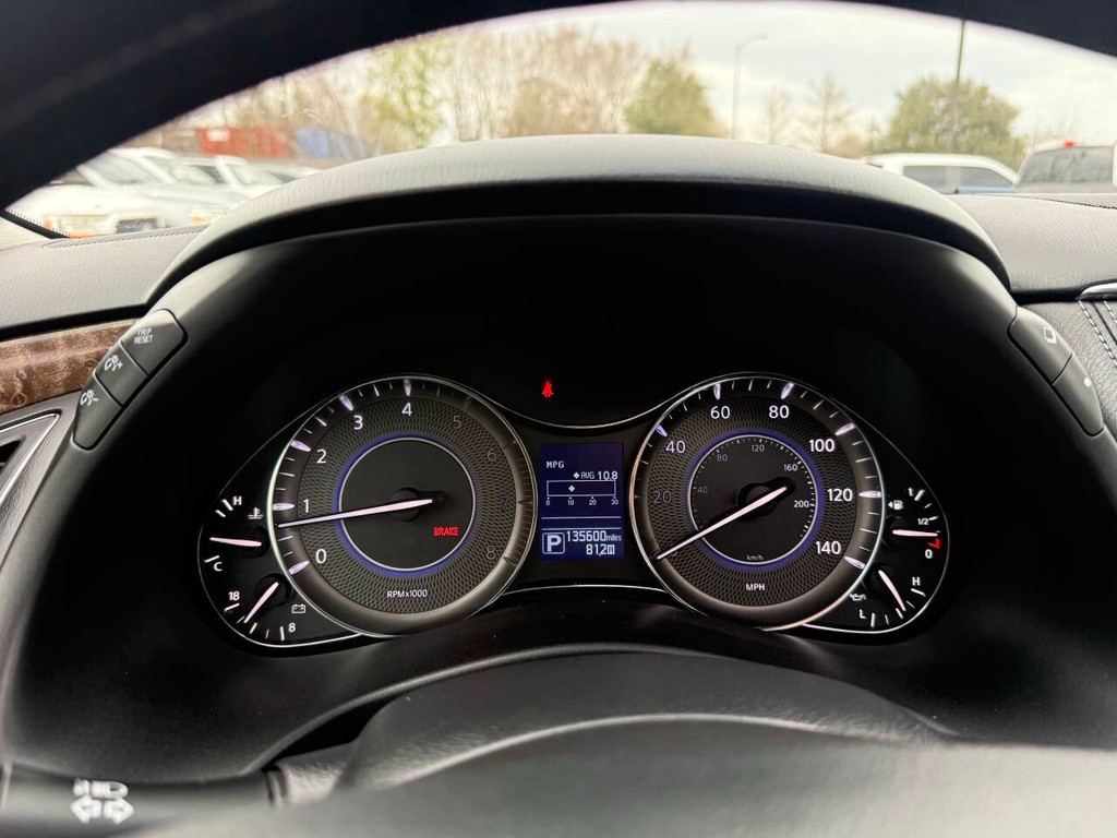 INFINITI QX80 Vehicle Full-screen Gallery Image 35