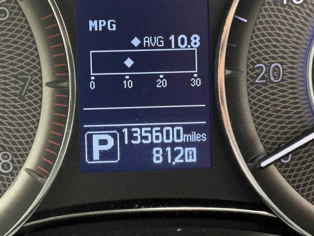 INFINITI QX80 Vehicle Full-screen Gallery Image 36