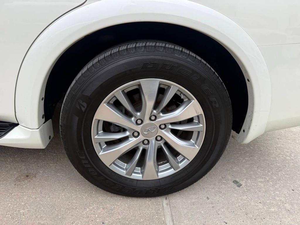 INFINITI QX80 Vehicle Full-screen Gallery Image 39