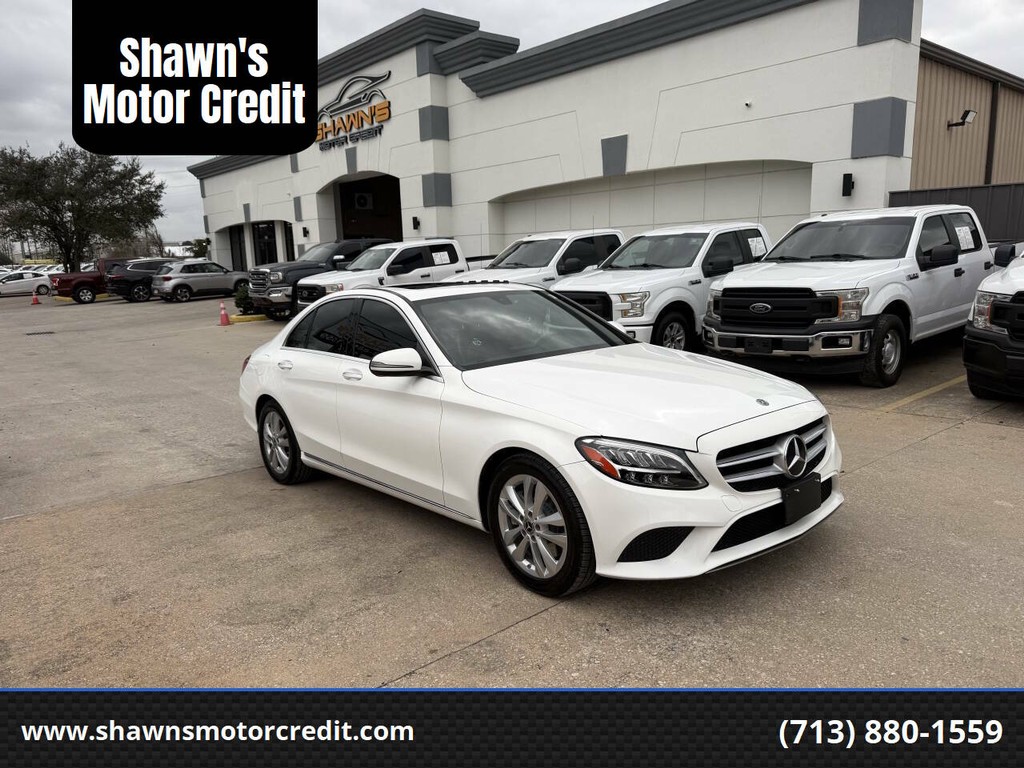 Mercedes-Benz C-Class Vehicle Full-screen Gallery Image 02