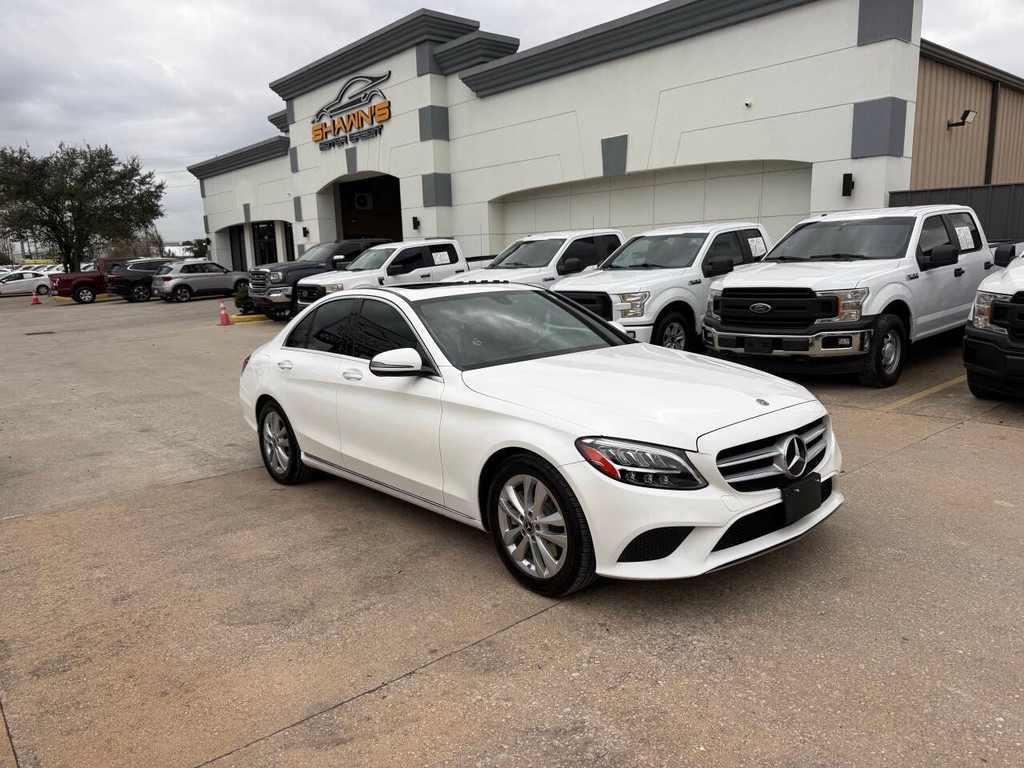 Mercedes-Benz C-Class Vehicle Full-screen Gallery Image 03