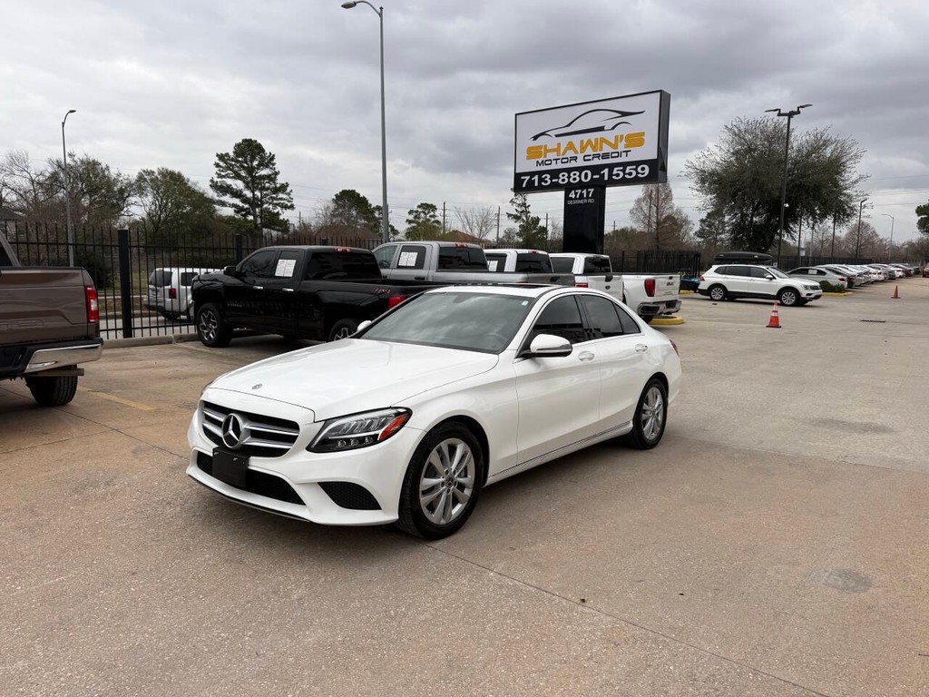 Mercedes-Benz C-Class Vehicle Full-screen Gallery Image 04