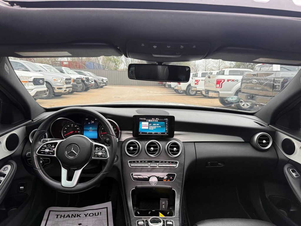 Mercedes-Benz C-Class Vehicle Full-screen Gallery Image 18