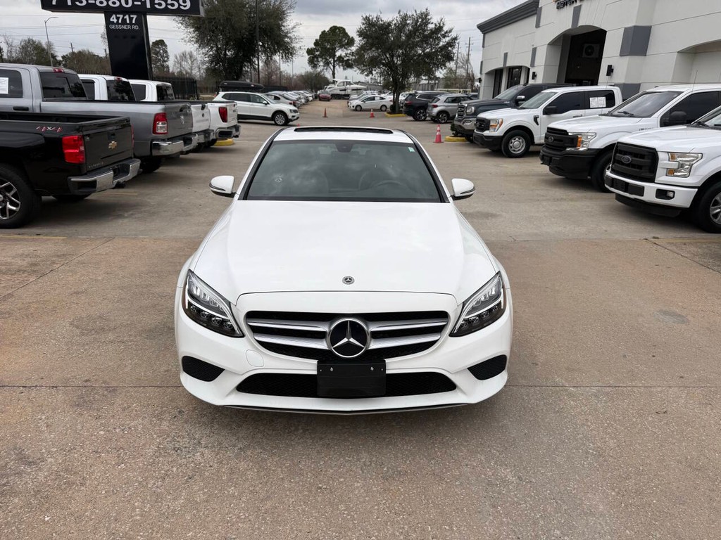 Mercedes-Benz C-Class Vehicle Full-screen Gallery Image 41