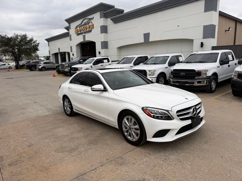 Mercedes-Benz C-Class Vehicle Full-screen Gallery Image 43