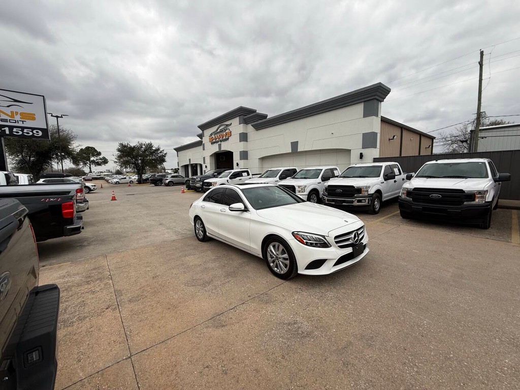 Mercedes-Benz C-Class Vehicle Full-screen Gallery Image 45