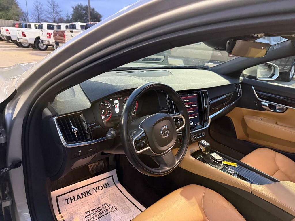 Volvo S90 Vehicle Full-screen Gallery Image 06