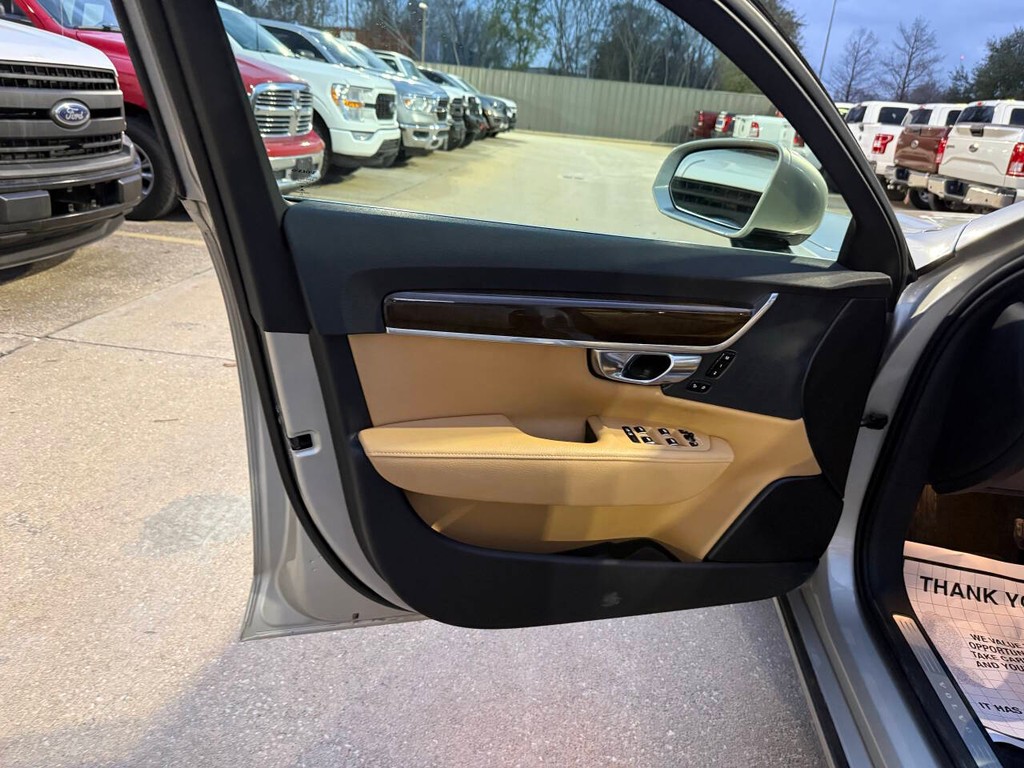 Volvo S90 Vehicle Full-screen Gallery Image 08