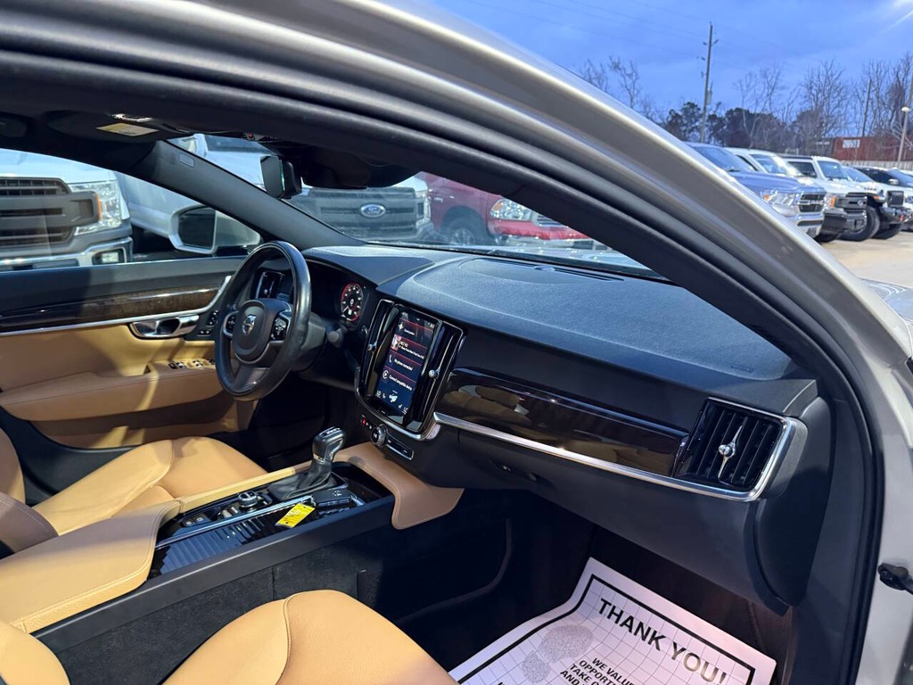 Volvo S90 Vehicle Full-screen Gallery Image 09