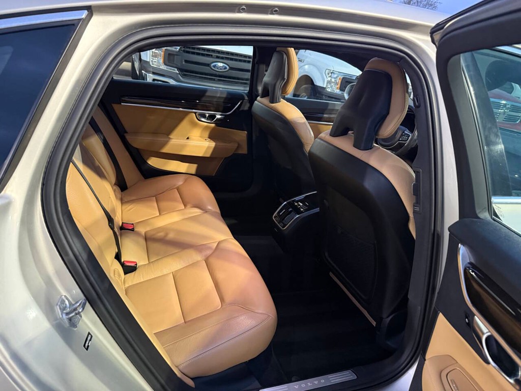 Volvo S90 Vehicle Full-screen Gallery Image 15