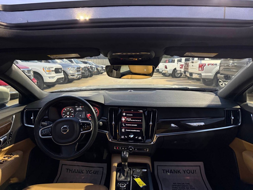 Volvo S90 Vehicle Full-screen Gallery Image 17