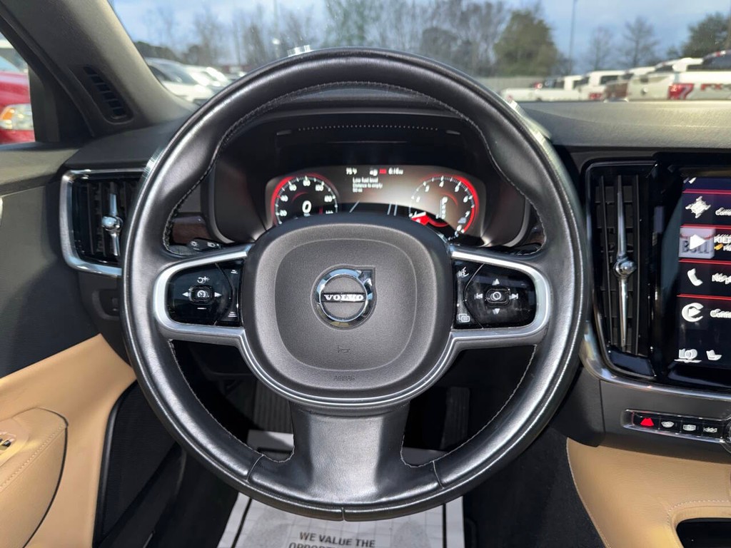 Volvo S90 Vehicle Full-screen Gallery Image 22