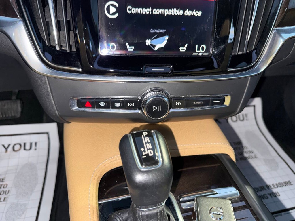 Volvo S90 Vehicle Full-screen Gallery Image 28