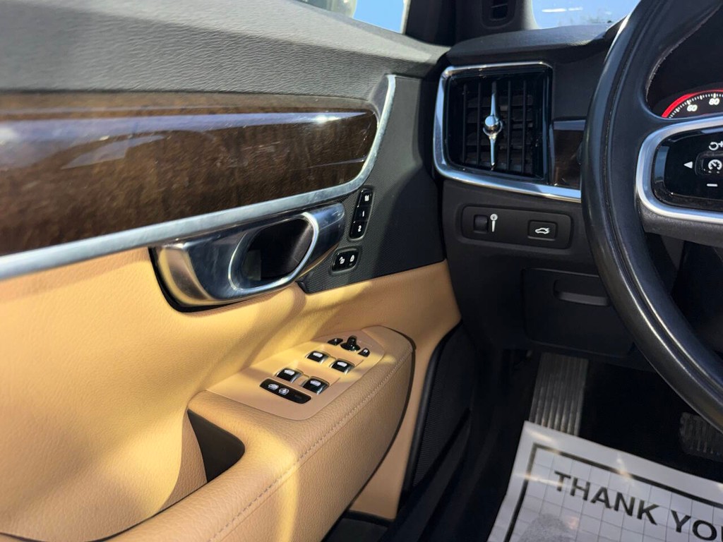 Volvo S90 Vehicle Full-screen Gallery Image 30