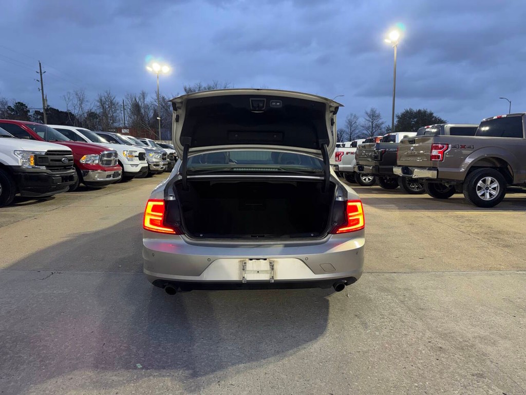 Volvo S90 Vehicle Full-screen Gallery Image 37