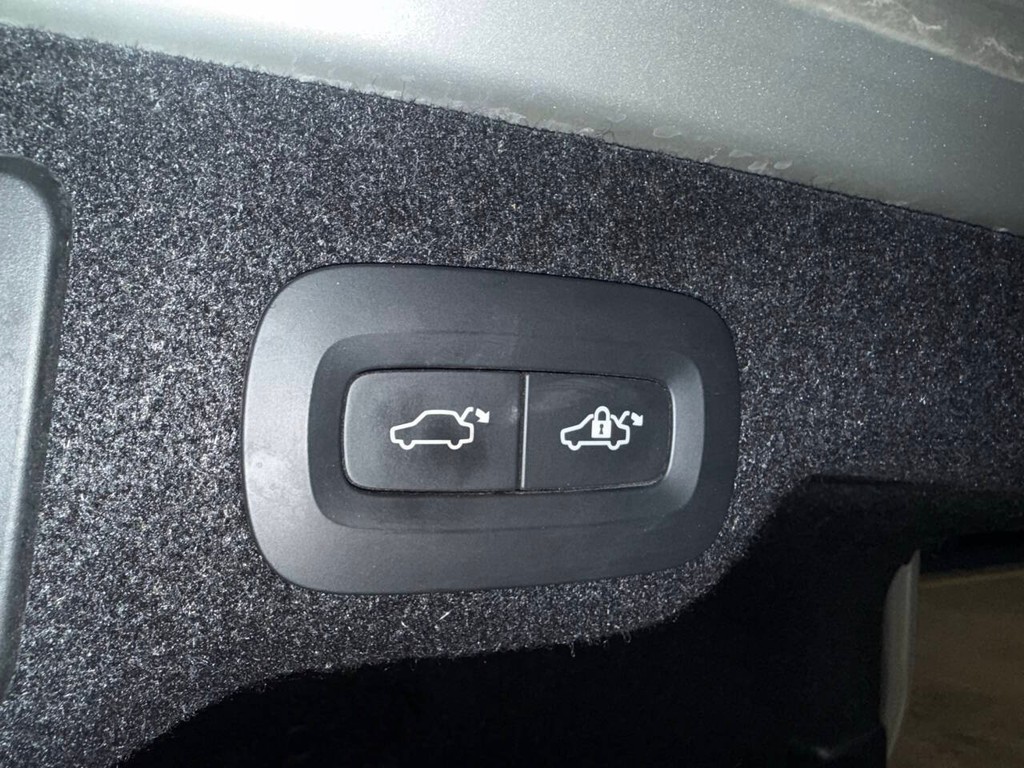 Volvo S90 Vehicle Full-screen Gallery Image 38