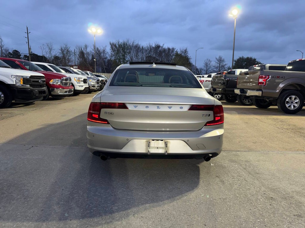 Volvo S90 Vehicle Full-screen Gallery Image 39