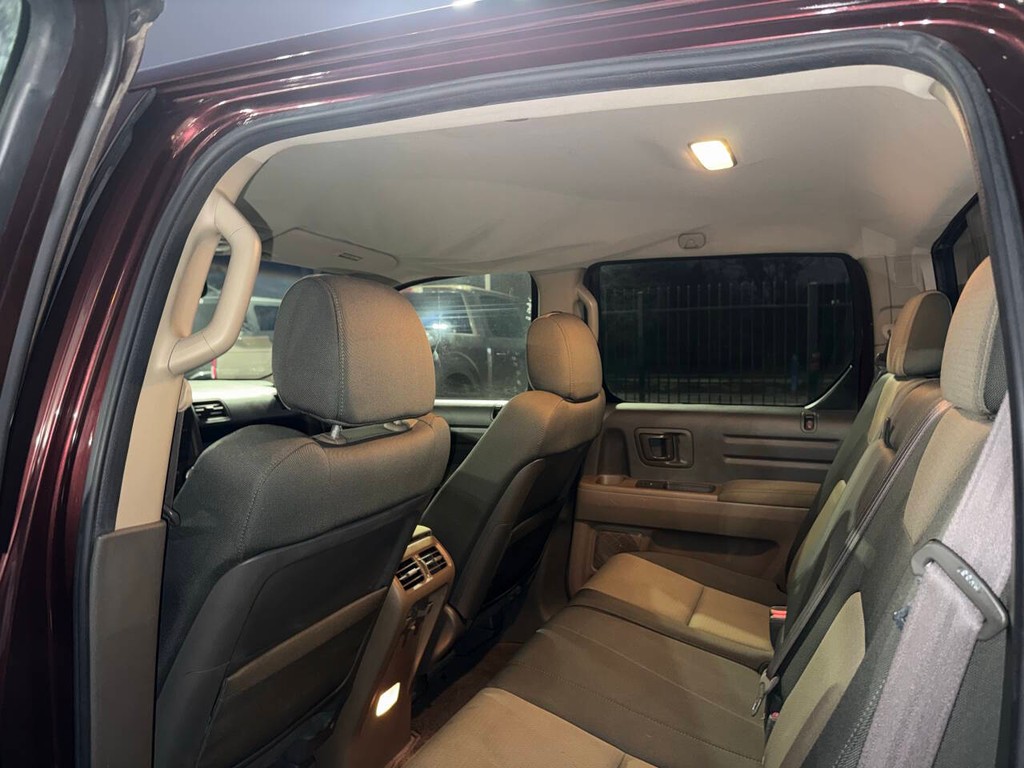 Honda Ridgeline Vehicle Full-screen Gallery Image 12