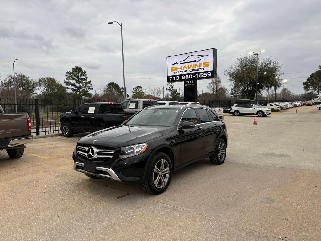 Mercedes-Benz GLC Vehicle Full-screen Gallery Image 03