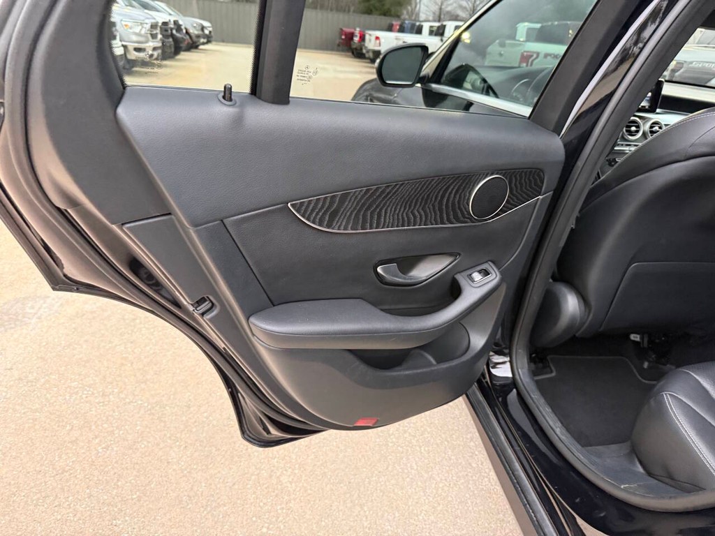 Mercedes-Benz GLC Vehicle Full-screen Gallery Image 14