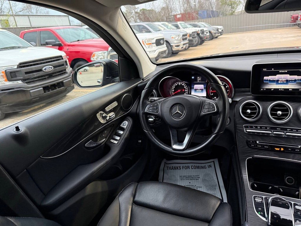 Mercedes-Benz GLC Vehicle Full-screen Gallery Image 19