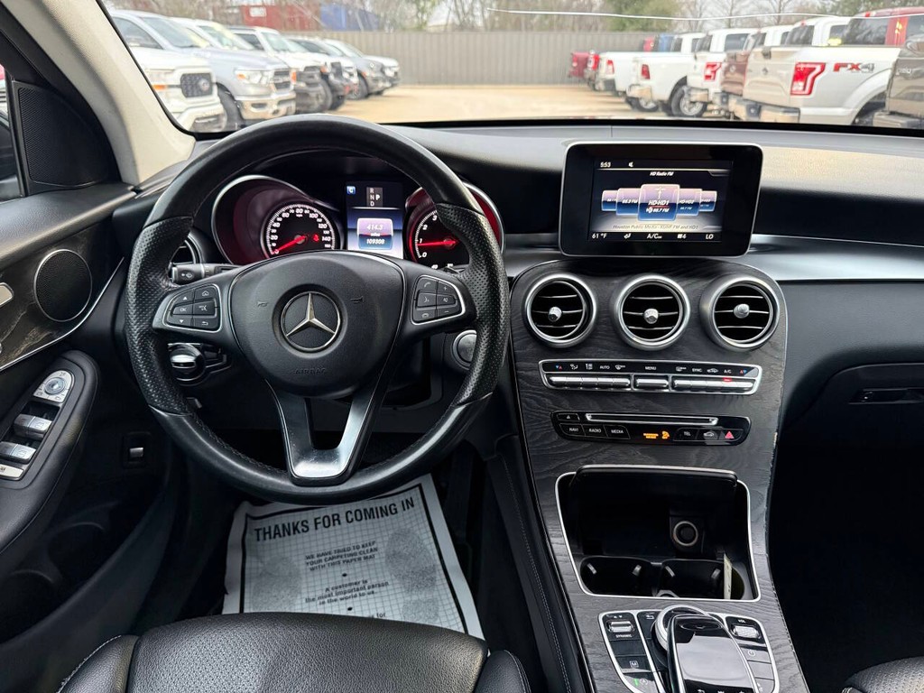 Mercedes-Benz GLC Vehicle Full-screen Gallery Image 21