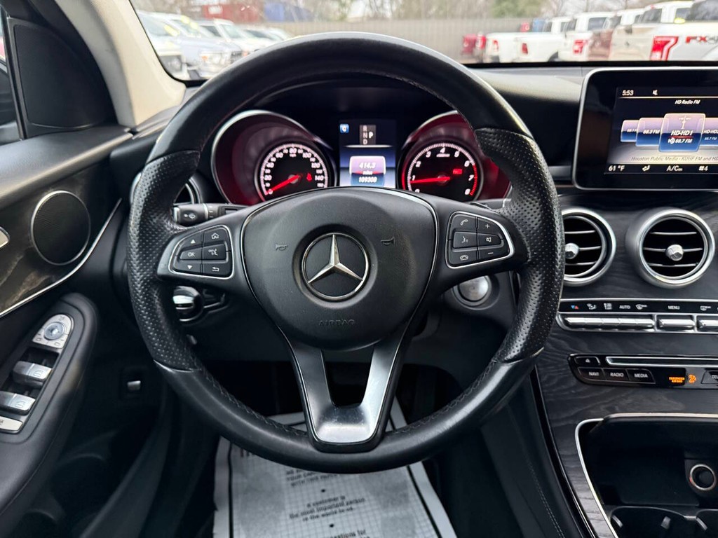 Mercedes-Benz GLC Vehicle Full-screen Gallery Image 22