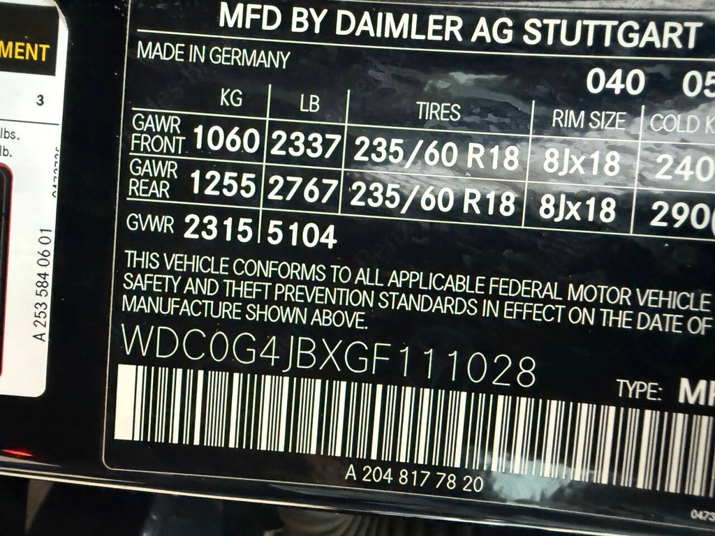 Mercedes-Benz GLC Vehicle Full-screen Gallery Image 32