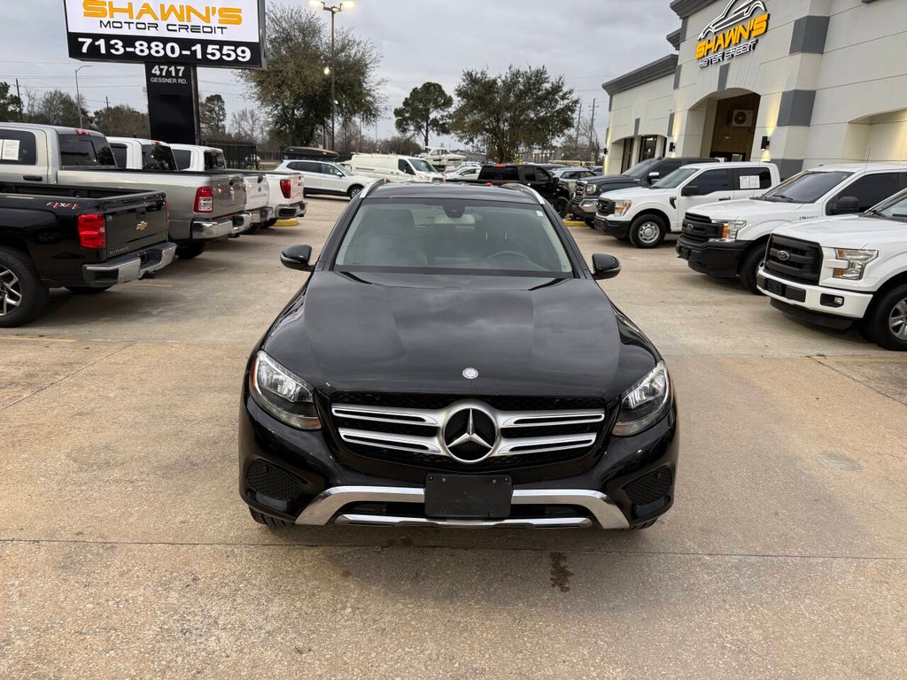 Mercedes-Benz GLC Vehicle Full-screen Gallery Image 38