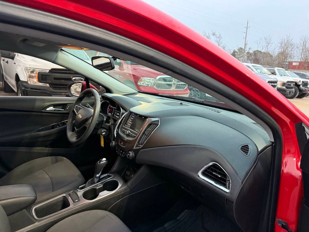 Chevrolet Cruze Vehicle Full-screen Gallery Image 09