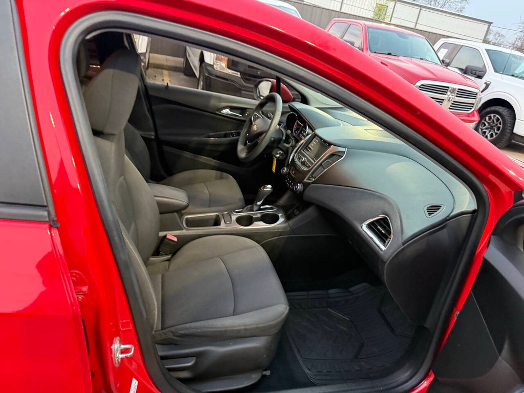 Chevrolet Cruze Vehicle Full-screen Gallery Image 10