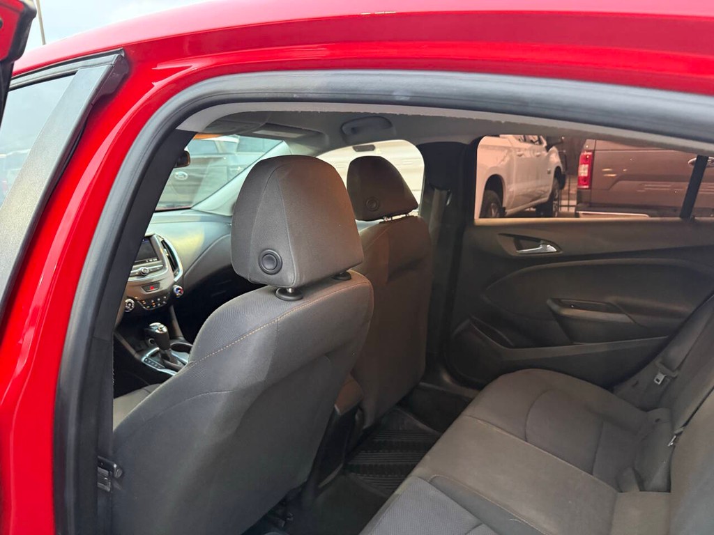 Chevrolet Cruze Vehicle Full-screen Gallery Image 12