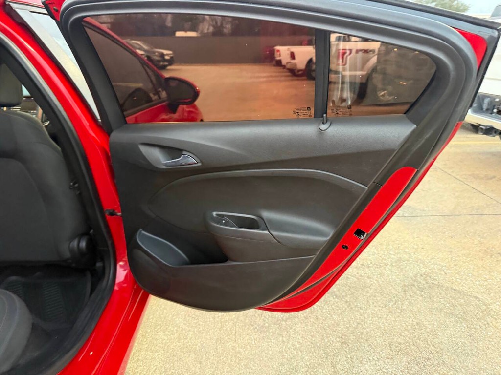 Chevrolet Cruze Vehicle Full-screen Gallery Image 16