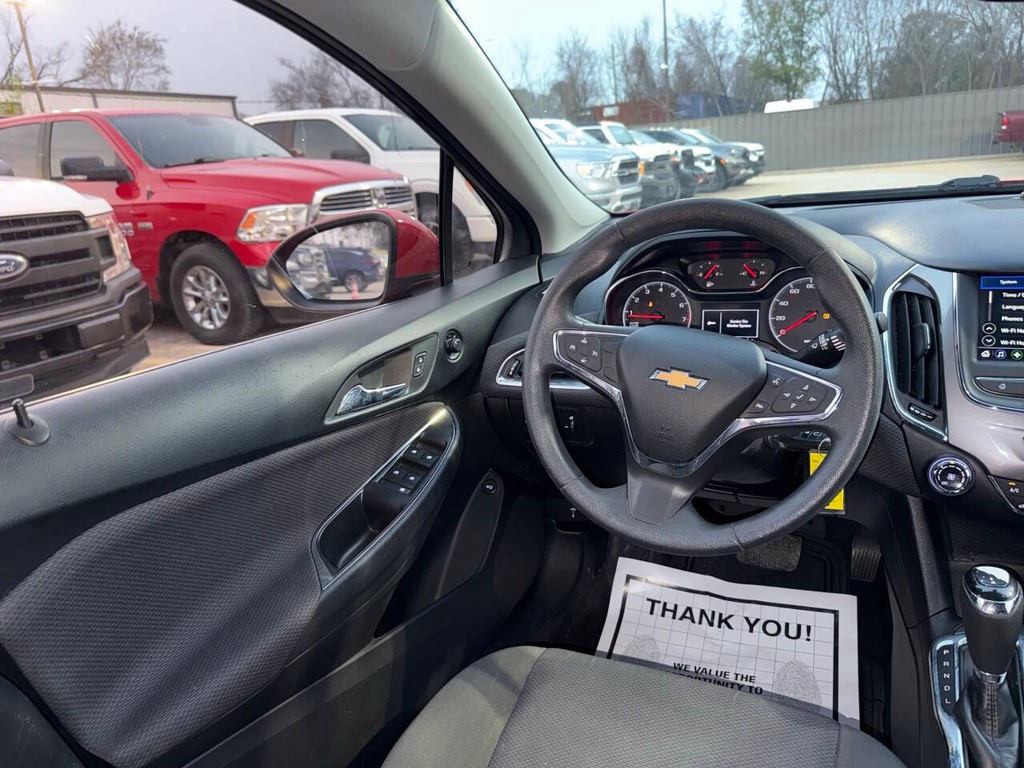 Chevrolet Cruze Vehicle Full-screen Gallery Image 19