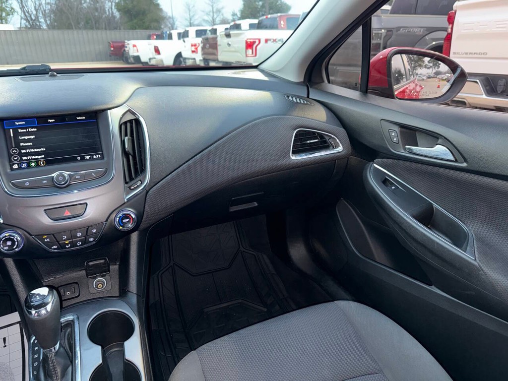 Chevrolet Cruze Vehicle Full-screen Gallery Image 20