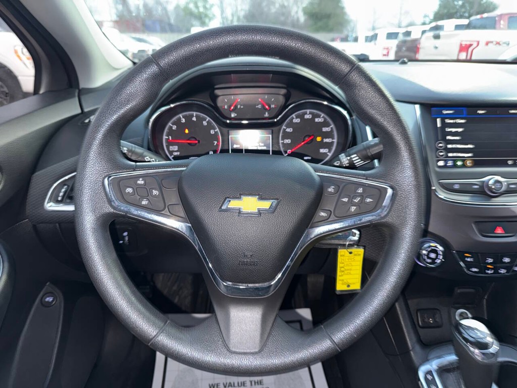 Chevrolet Cruze Vehicle Full-screen Gallery Image 22