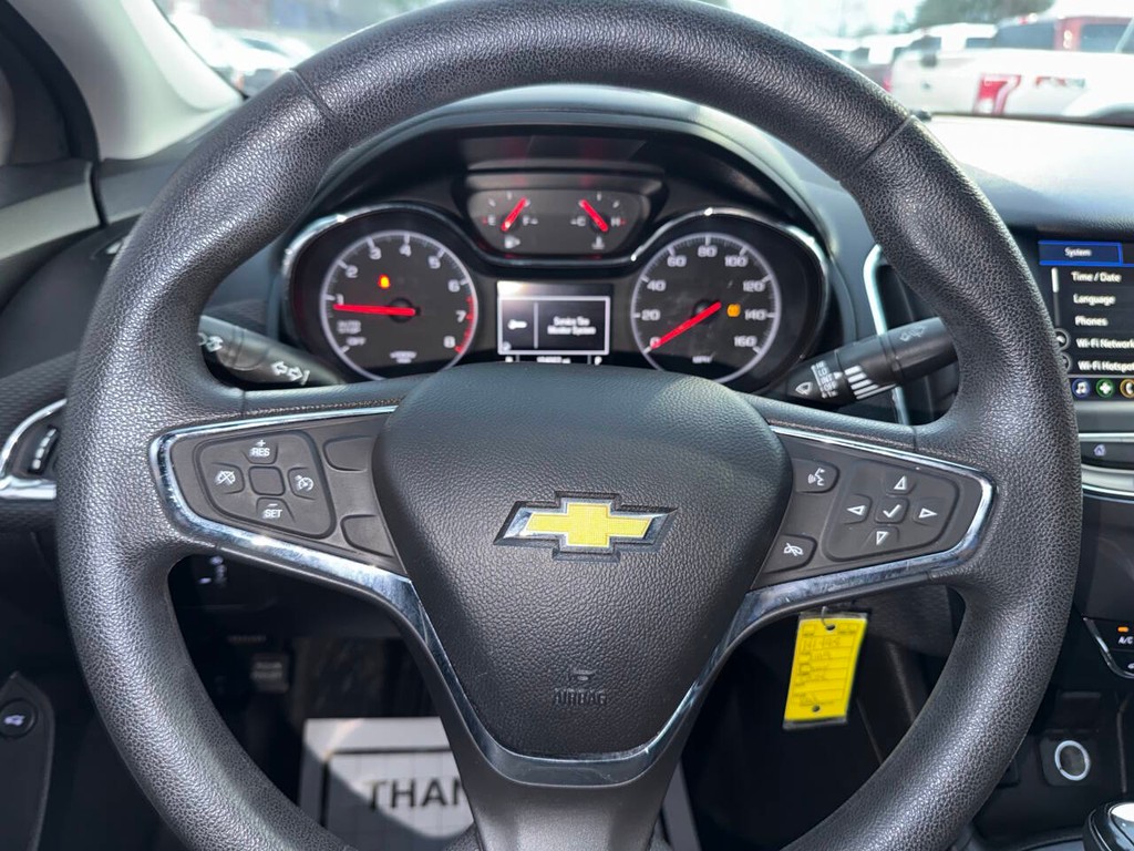 Chevrolet Cruze Vehicle Full-screen Gallery Image 23