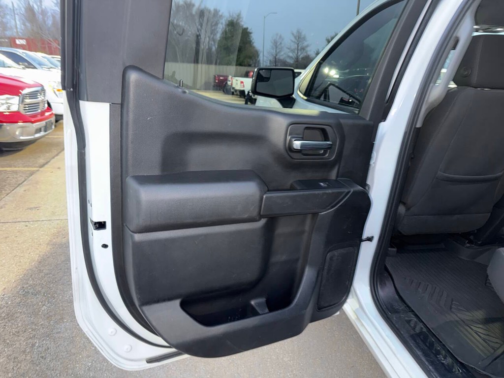 Chevrolet Silverado 1500 Limited Vehicle Full-screen Gallery Image 14