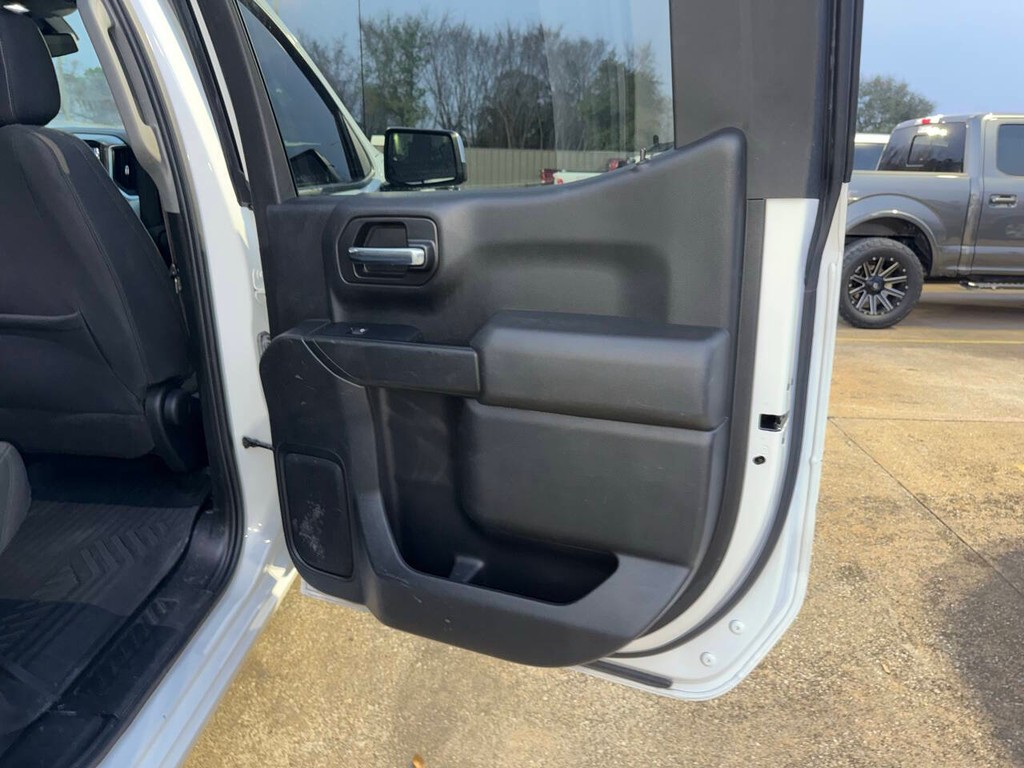 Chevrolet Silverado 1500 Limited Vehicle Full-screen Gallery Image 16