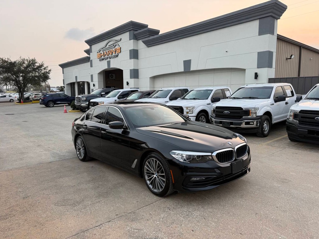 BMW 5 Series Vehicle Full-screen Gallery Image 02