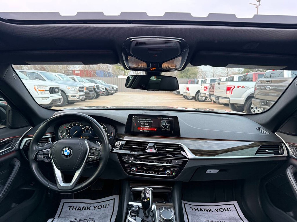 BMW 5 Series Vehicle Full-screen Gallery Image 17