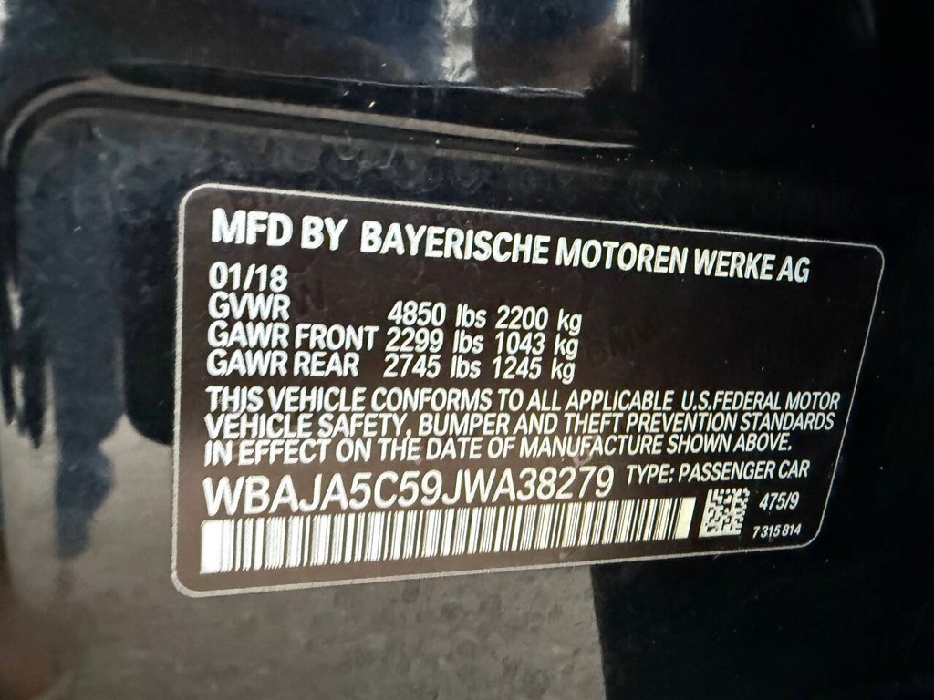 BMW 5 Series Vehicle Full-screen Gallery Image 33