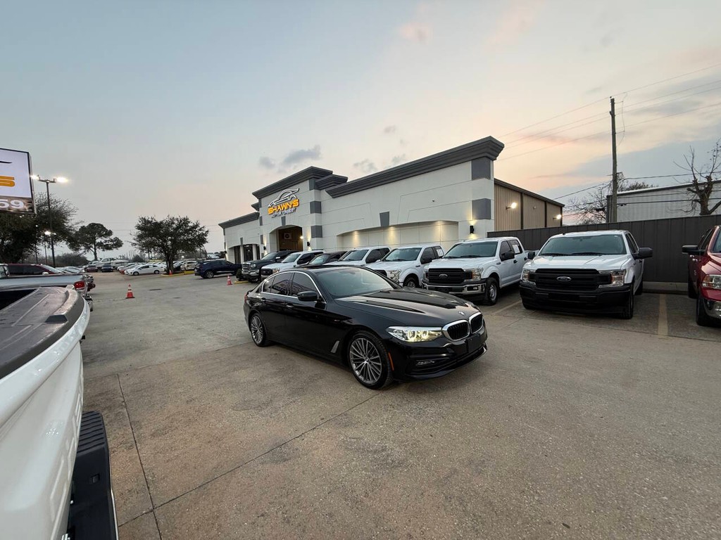 BMW 5 Series Vehicle Full-screen Gallery Image 43