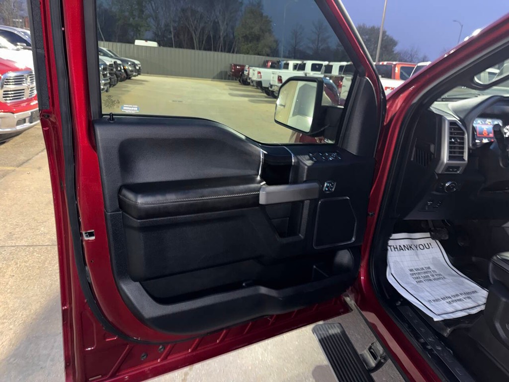 Ford F-150 Vehicle Full-screen Gallery Image 08