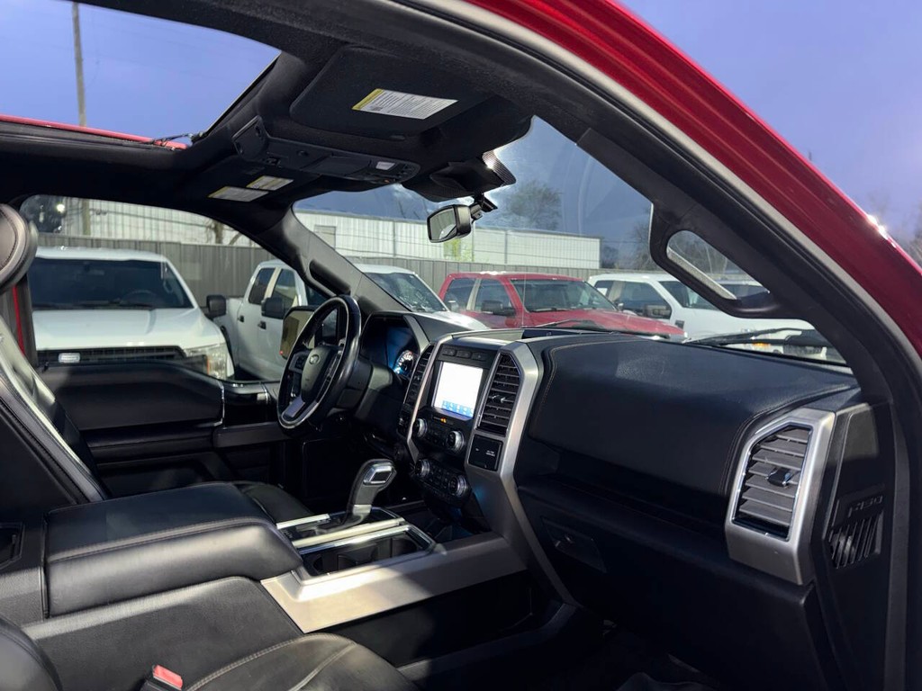 Ford F-150 Vehicle Full-screen Gallery Image 09